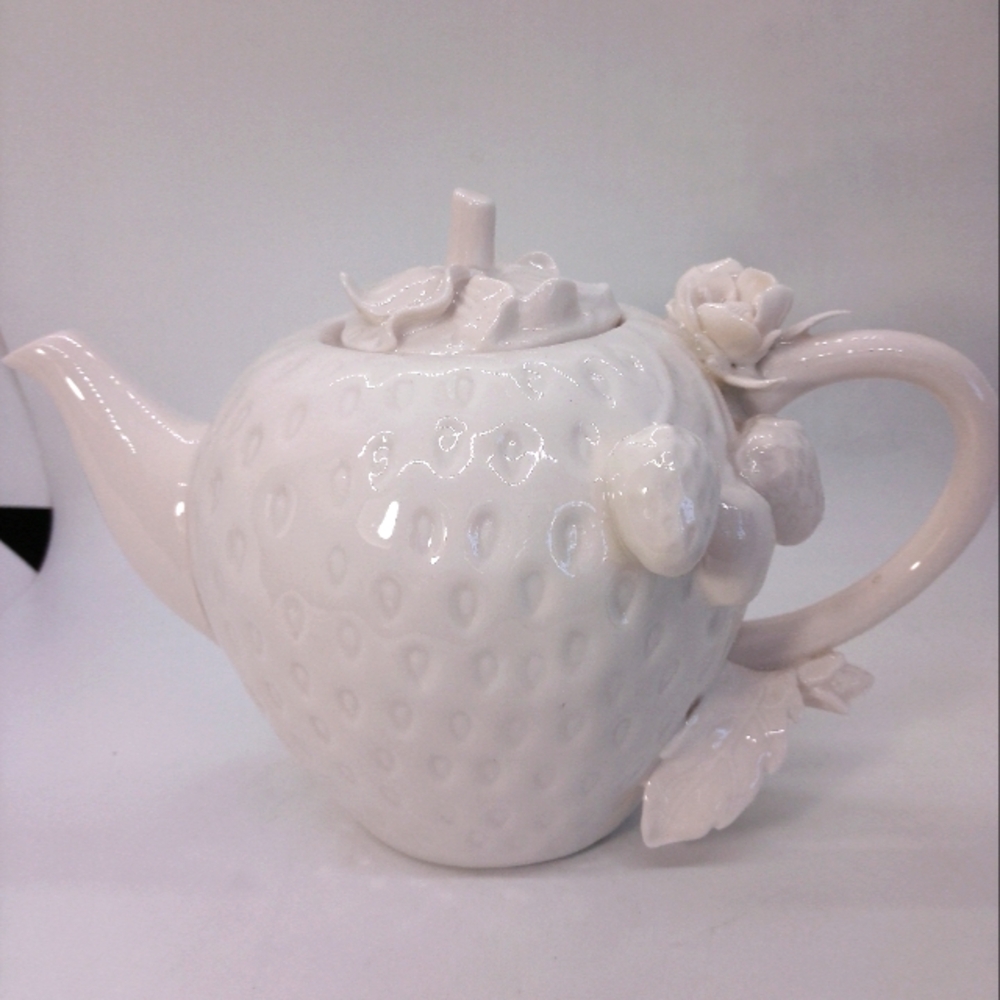 Grace's Teaware Delicate White Strawberry Teapot